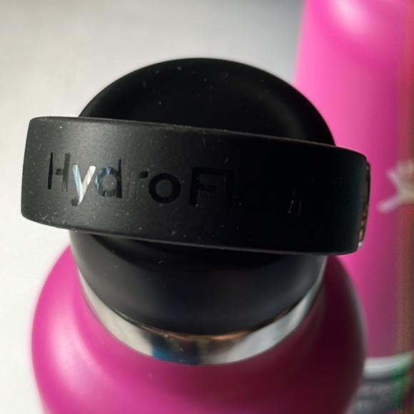 NWT Hydro Flask 24oz Standard Mouth in Carnation - Picture 3 of 6